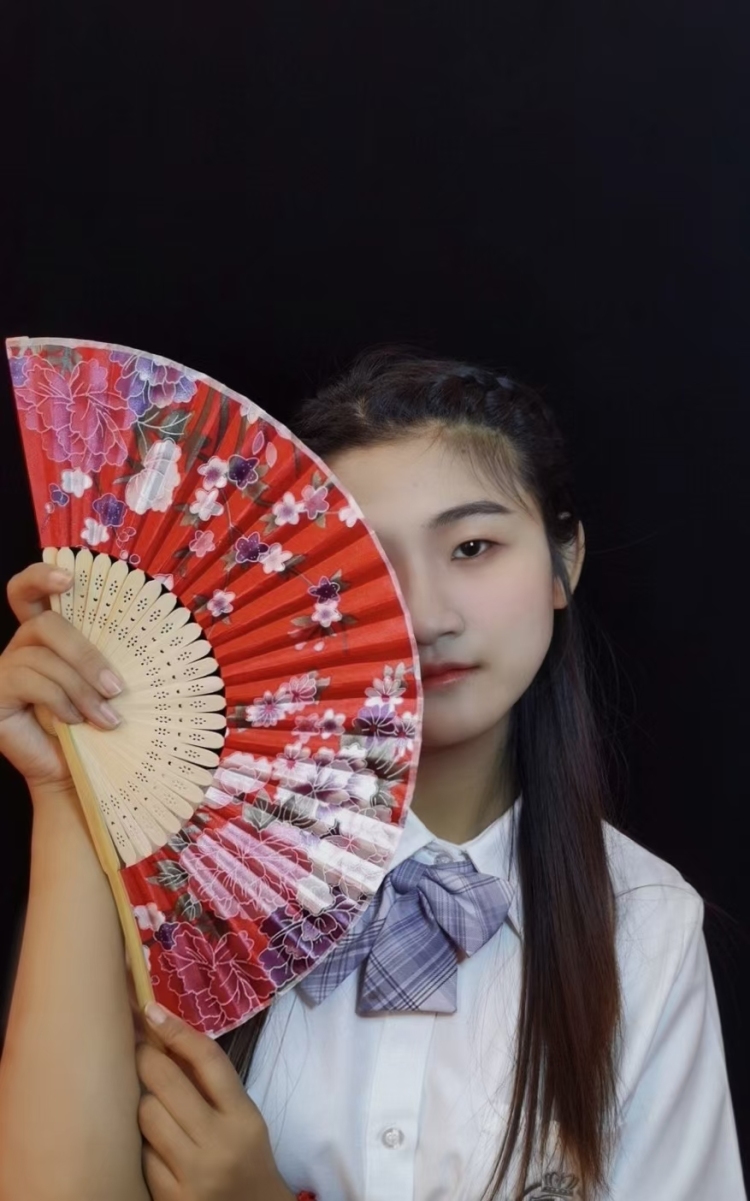 爸爸天生这么帅-安徽省·合肥市·包河区--我是一个设计师，喜欢画画，
想接一些买家秀，测评推广，开箱评测，免费试用，种草笔记之类的
身高170体重113