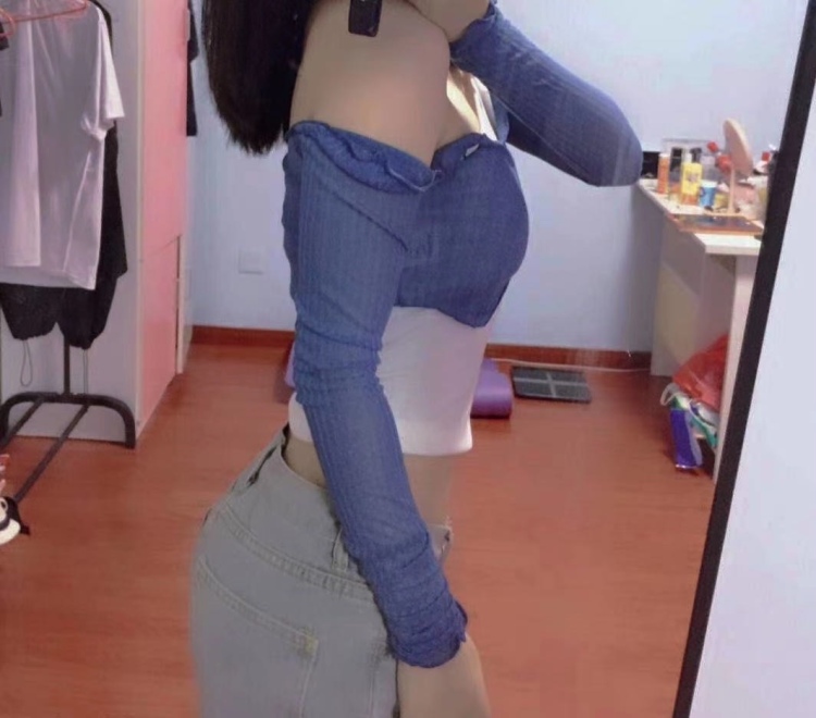 初禾-江苏省·无锡市·锡山区-抖音-甜美、纯欲、中性风服装。饰品 戒指、手镯、项链 美瞳妆效 美甲 买家秀