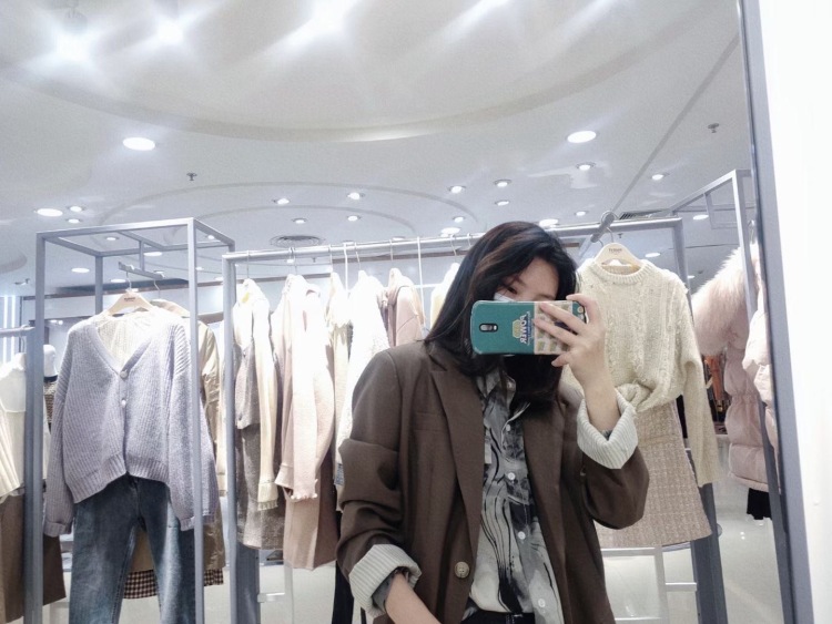 初禾-江苏省·无锡市·锡山区-抖音-甜美、纯欲、中性风服装。饰品 戒指、手镯、项链 美瞳妆效  美甲  买家秀