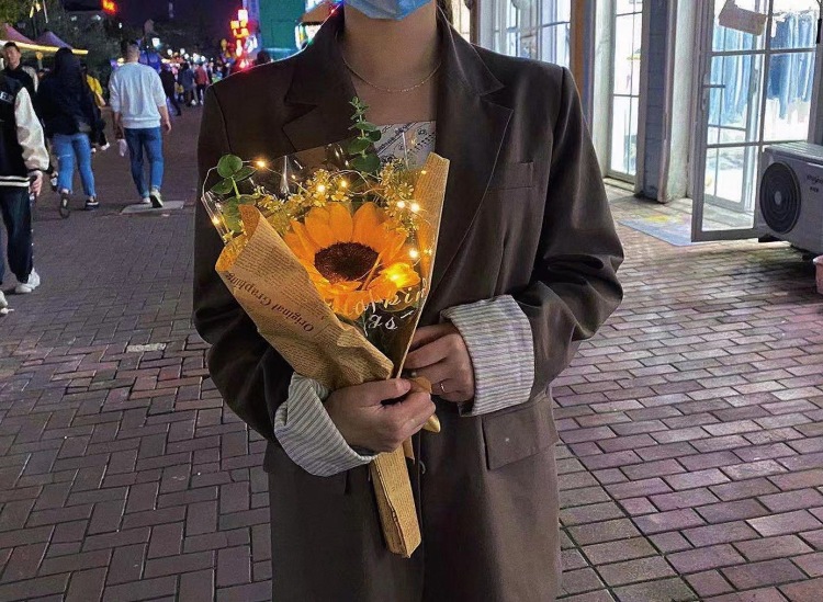 初禾-江苏省·无锡市·锡山区-抖音-甜美、纯欲、中性风服装。饰品 戒指、手镯、项链 美瞳妆效  美甲  买家秀