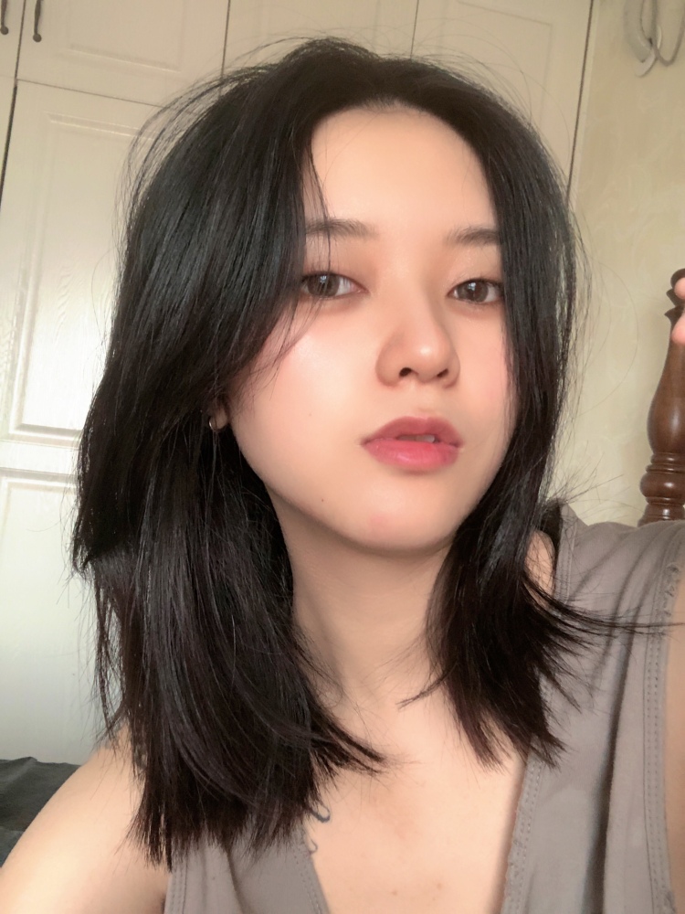 李李-湖南省·长沙市·天心区-*** 知乎 微博 B站--95后 165cm 46kg 美术生设计毕业 
-热爱服装美妆 色彩感好会搭配
-擅长拍照修图文案
-接买家秀寄拍 出图快质量高
-中性潮牌御姐jk知性暗黑什么风格都可拍 
认真拍照 不满意重拍修改