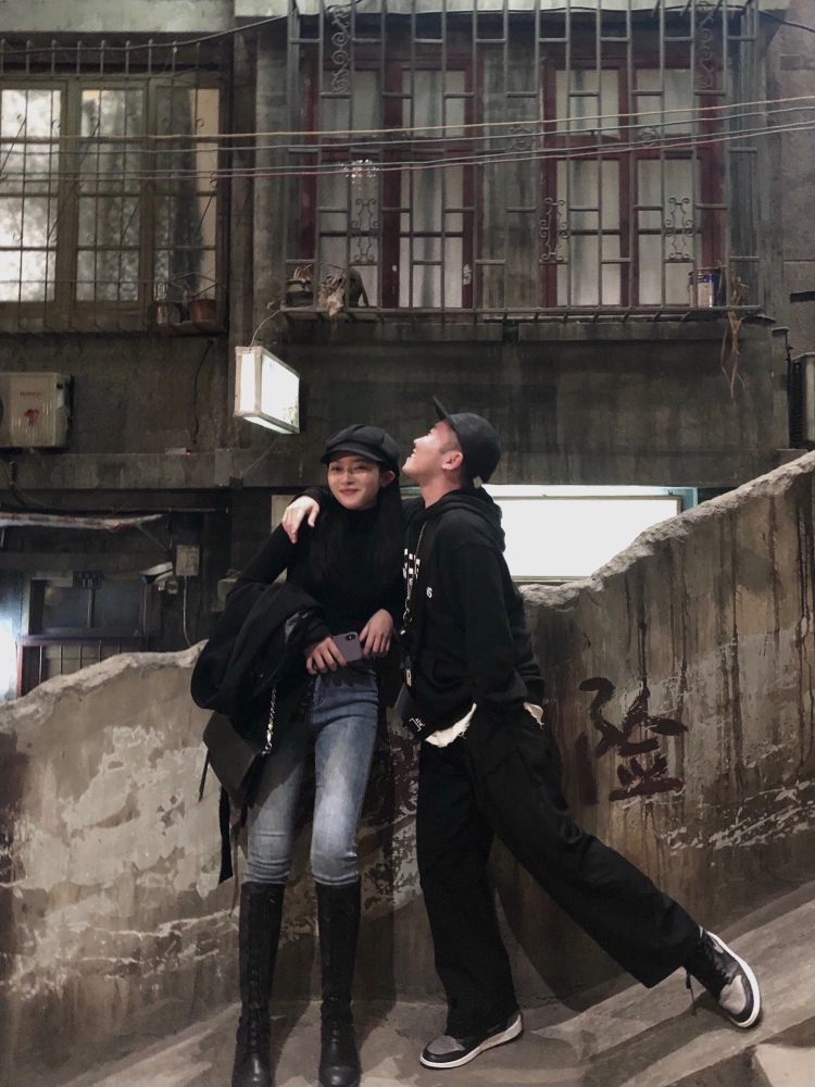 李李-湖南省·长沙市·天心区-*** 知乎 微博 B站--95后 165cm 46kg 美术生设计毕业 
-热爱服装美妆 色彩感好会搭配
-擅长拍照修图文案
-接买家秀寄拍 出图快质量高
-中性潮牌御姐jk知性暗黑什么风格都可拍 
认真拍照 不满意重拍修改