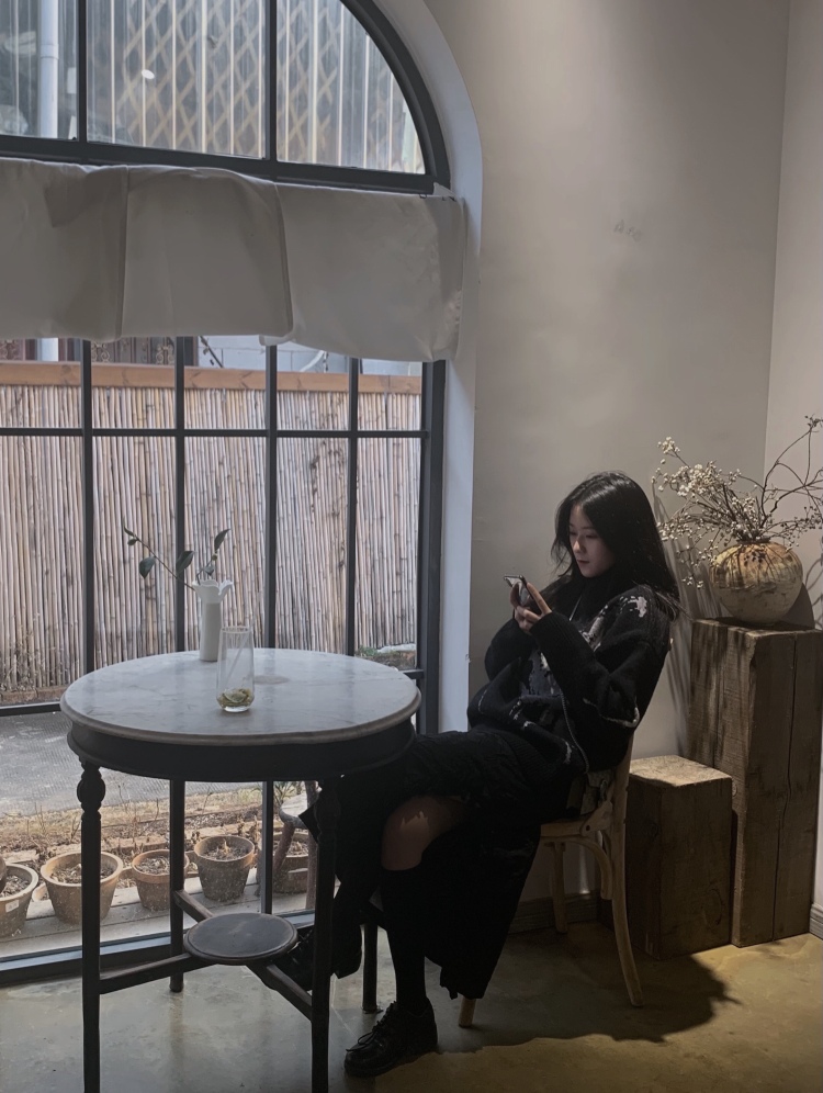 李李-湖南省·长沙市·天心区-*** 知乎 微博 B站--95后 165cm 46kg 美术生设计毕业 
-热爱服装美妆 色彩感好会搭配
-擅长拍照修图文案
-接买家秀寄拍 出图快质量高
-中性潮牌御姐jk知性暗黑什么风格都可拍 
认真拍照 不满意重拍修改