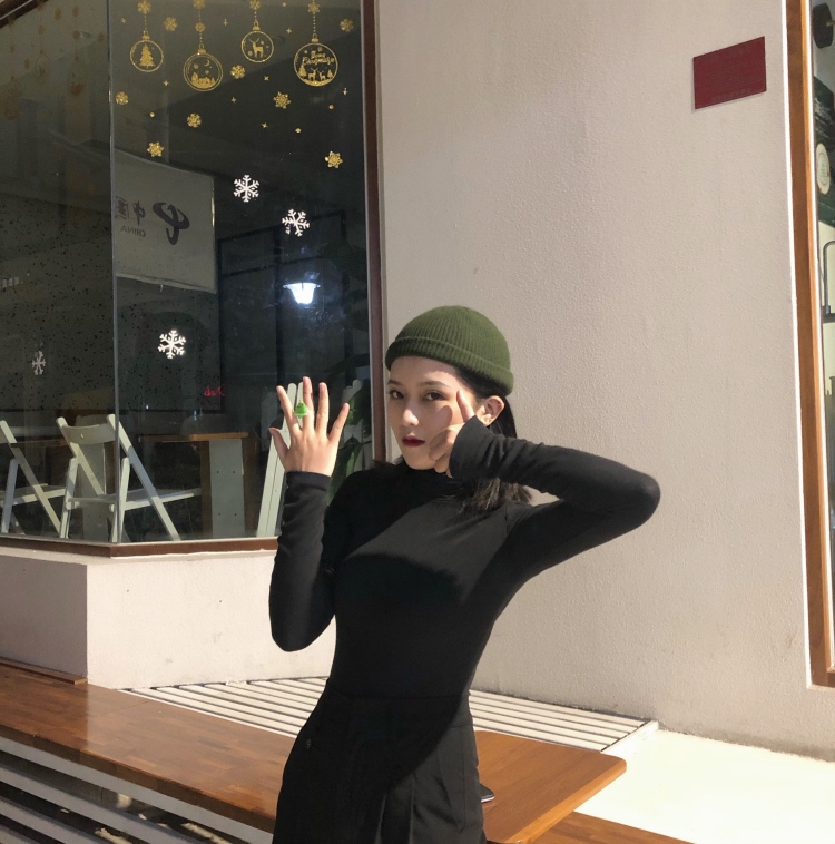 李李-湖南省·长沙市·天心区-*** 知乎 微博 B站--95后 165cm 46kg 美术生设计毕业 
-热爱服装美妆 色彩感好会搭配
-擅长拍照修图文案
-接买家秀寄拍 出图快质量高
-中性潮牌御姐jk知性暗黑什么风格都可拍 
认真拍照 不满意重拍修改