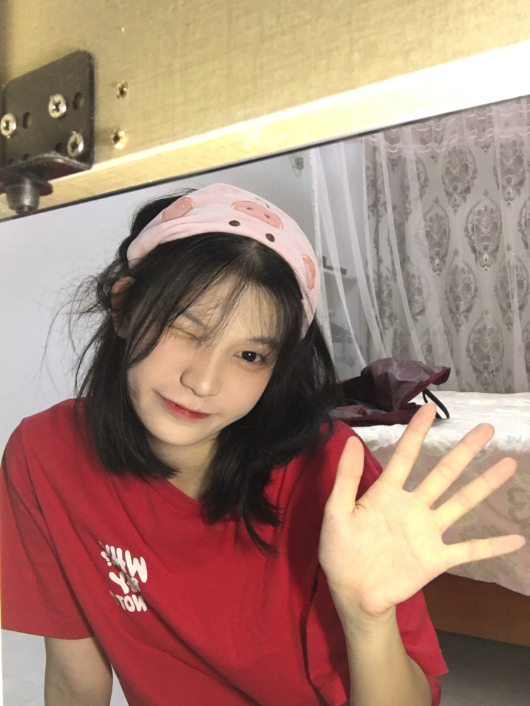 西雅兔-广东省·深圳市·龙岗区-抖音微博***-学生，身高175、体重115斤、腿长107？可以接寄拍、有马甲线、会简单的一些舞蹈喜欢运动个性活泼开朗较外向。