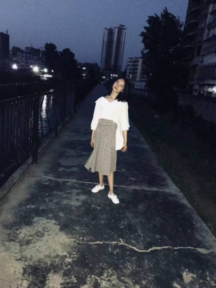没想到网名-贵州省·毕节市·织金县--大家好！
身高160，体重45kg，喜欢拍照，想要赚零花钱。平时闲下来的时间有很多
接受寄拍。