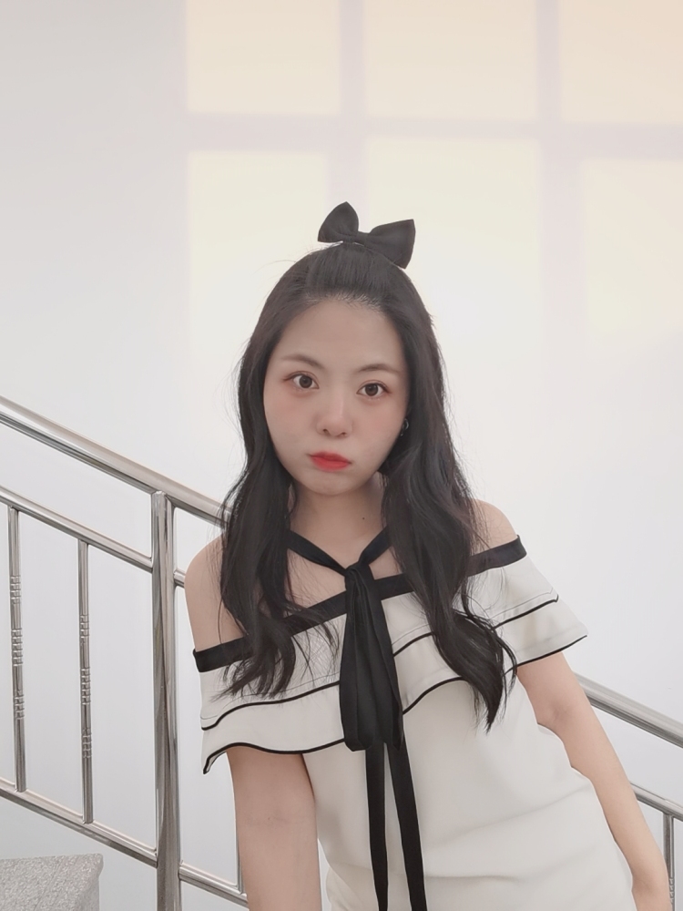 我是欣宝呀-四川省·成都市·锦江区-微博-接寄拍,衣服鞋子包包,泳衣,内衣等都可以,喜欢拍照,有寄拍经验,会修图,有耐心,风格都可以尝试~