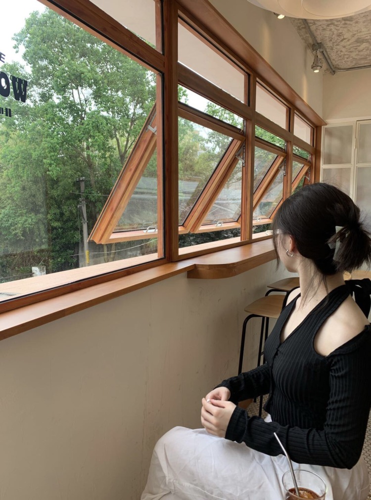 🍑沧海与桑狗-江苏省·南京市·栖霞区-***-身高:165
体重:110
接寄拍,探店打卡,开箱测评
***曾发布笔记获赞360个
主业负责淘宝店铺新品拍摄,了解淘宝调性。
做事认真负责,希望长期合作。