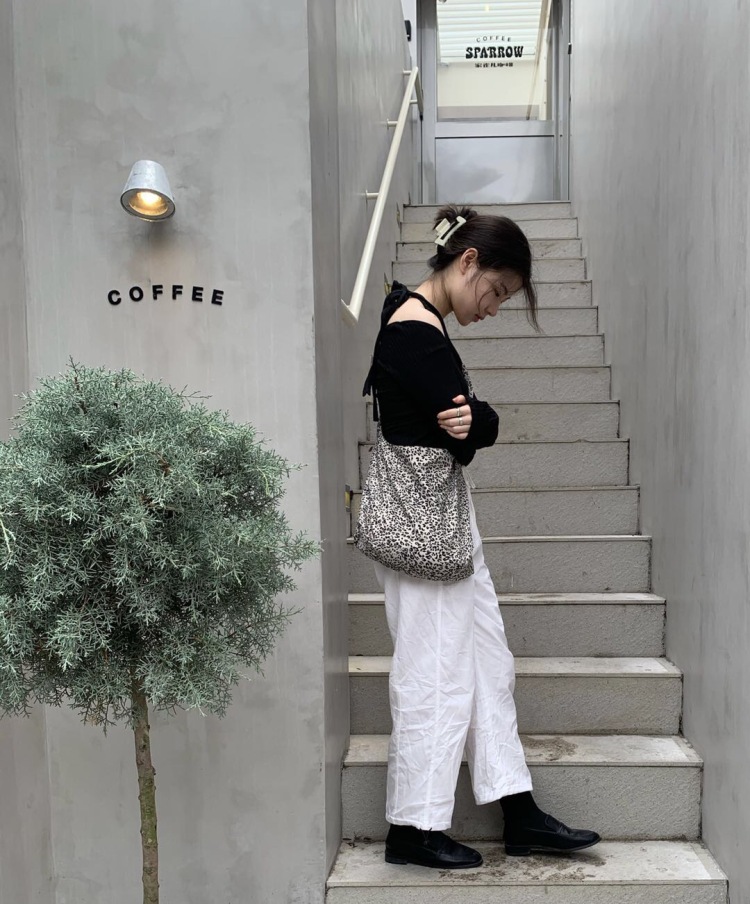 🍑沧海与桑狗-江苏省·南京市·栖霞区-***-身高：165
体重：110
接寄拍，探店打卡，开箱测评
***曾发布笔记获赞360个
主业负责淘宝店铺新品拍摄，了解淘宝调性。
做事认真负责，希望长期合作。