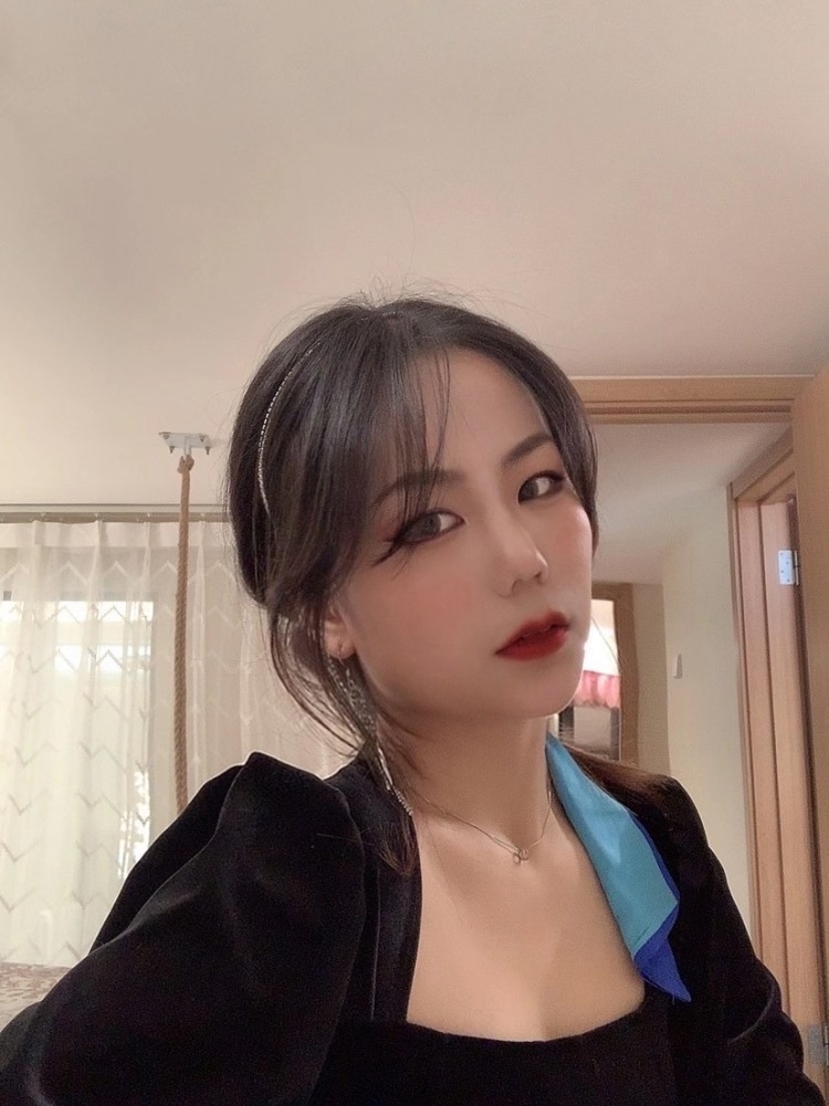 虾条-河南省·郑州市·管城回族区--配音 服饰 美妆 美瞳 探店 手指细长可接相关产品展示
(声音好听 会配音还会修图)