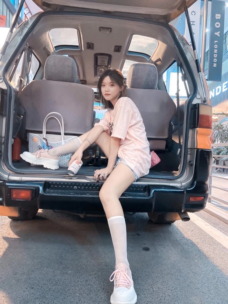 Hi Sonya-广东省·深圳市·福田区-抖音、微博、***-喜欢逛淘宝、逛街、网红探店、运动,可接买家秀、逛逛淘宝种草、开箱测评、探店打卡
重点:对服装热爱,擅长搭配