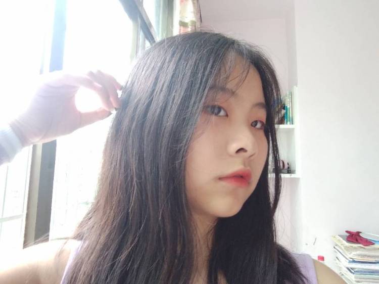 。-湖南省·邵阳市·邵东市-快手-身高165 体重45kg 会拍照 会p图 会剪辑视频 喜欢各种穿搭 各种风格 美妆类和服饰类优先接