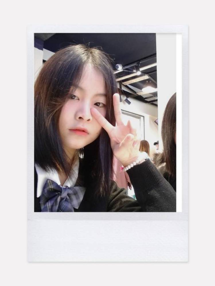 。-湖南省·邵阳市·邵东市-快手-身高165 体重45kg 会拍照 会p图 会剪辑视频 喜欢各种穿搭 各种风格 美妆类和服饰类优先接