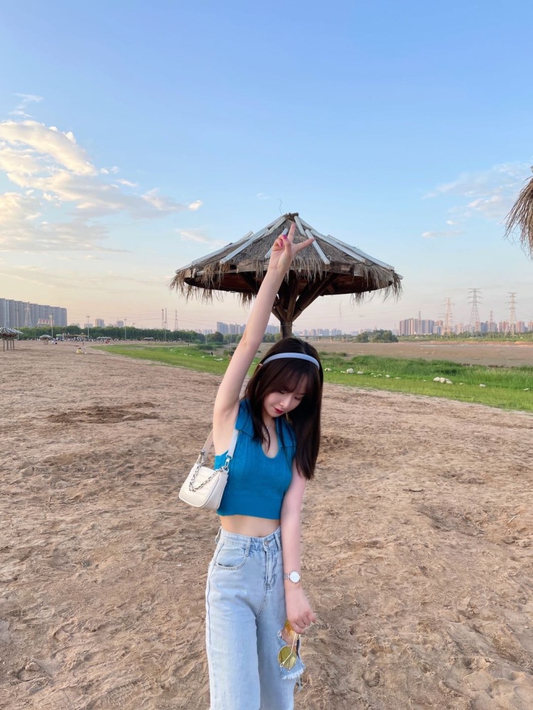 蓉蓉再睡会儿-陕西省·西安市·莲湖区--可以拍卖家秀 寄拍都可以，会拍照、会p图，录视频都可以，化妆师宝宝一枚，可以尝试不同风格