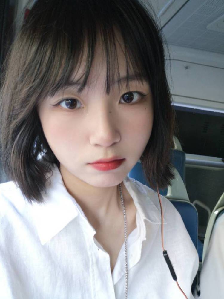 小胖-河南省·郑州市·惠济区-微博-学过爵士  可接宽松短袖   裤子   ，项链  眼睛很好看可接美瞳  jk也可以接  可剪视频  也可发图