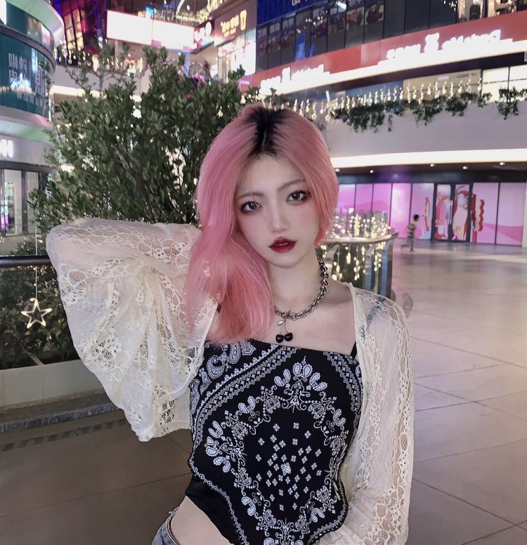 Naive-江西省·吉安市·吉州区--更适合拍衣服、美瞳、化妆品之类的,会修图,图片能拍出那种高清的感觉。接寄拍。