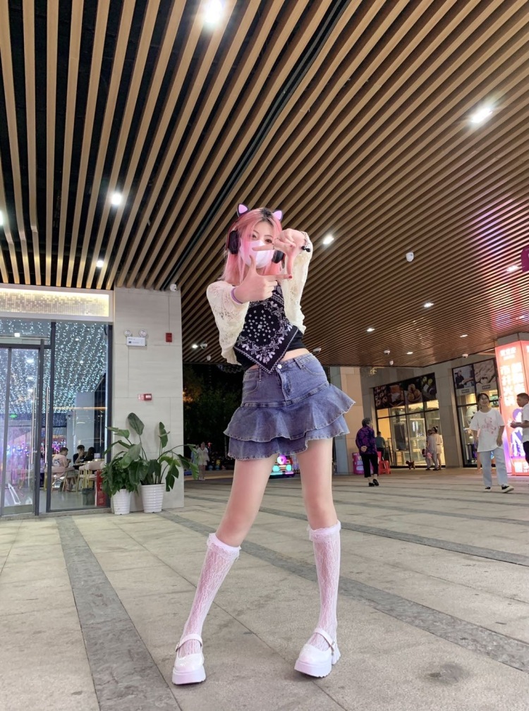 Naive-江西省·吉安市·吉州区--更适合拍衣服、美瞳、化妆品之类的,会修图,图片能拍出那种高清的感觉。接寄拍。