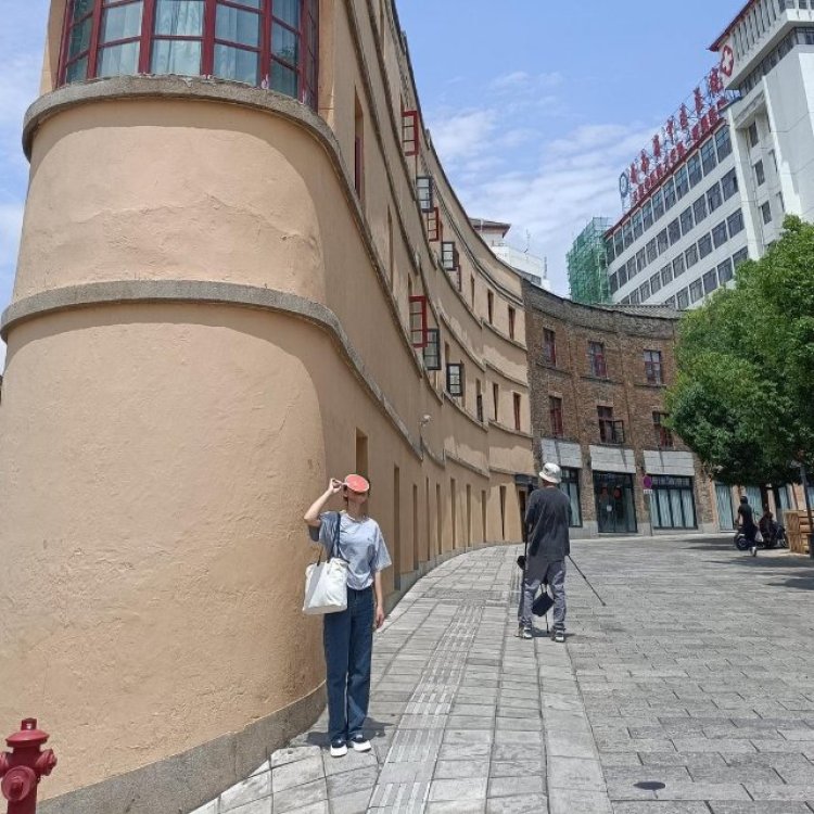 几度-云南省·红河哈尼族彝族自治州·蒙自市-,,-喜欢拍照,会P图,短视频也会,本人小个子身高,身高156体重42斤,可接寄怕衣服,裤子,首饰,帽子,等…价格好说。