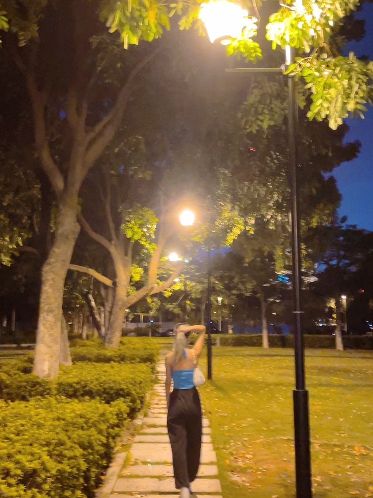 百事可爱-广东省·东莞市·南城街道-***-身高165 体重 100 接买家秀 多种风格穿搭
寄拍 探店 ***种草 会按要求认真完成任何合作 期待合作