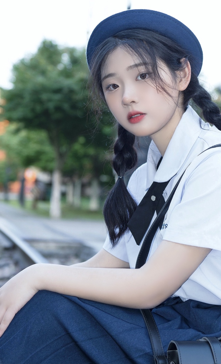 金猪猪侠-浙江省·杭州市·萧山区-抖音 *** 微博 -擅长化妆,穿搭,好物分享。接抖音和***。可以录美妆视频 ,美瞳分享/拍图,和发种草开箱推广,也可以探店打卡