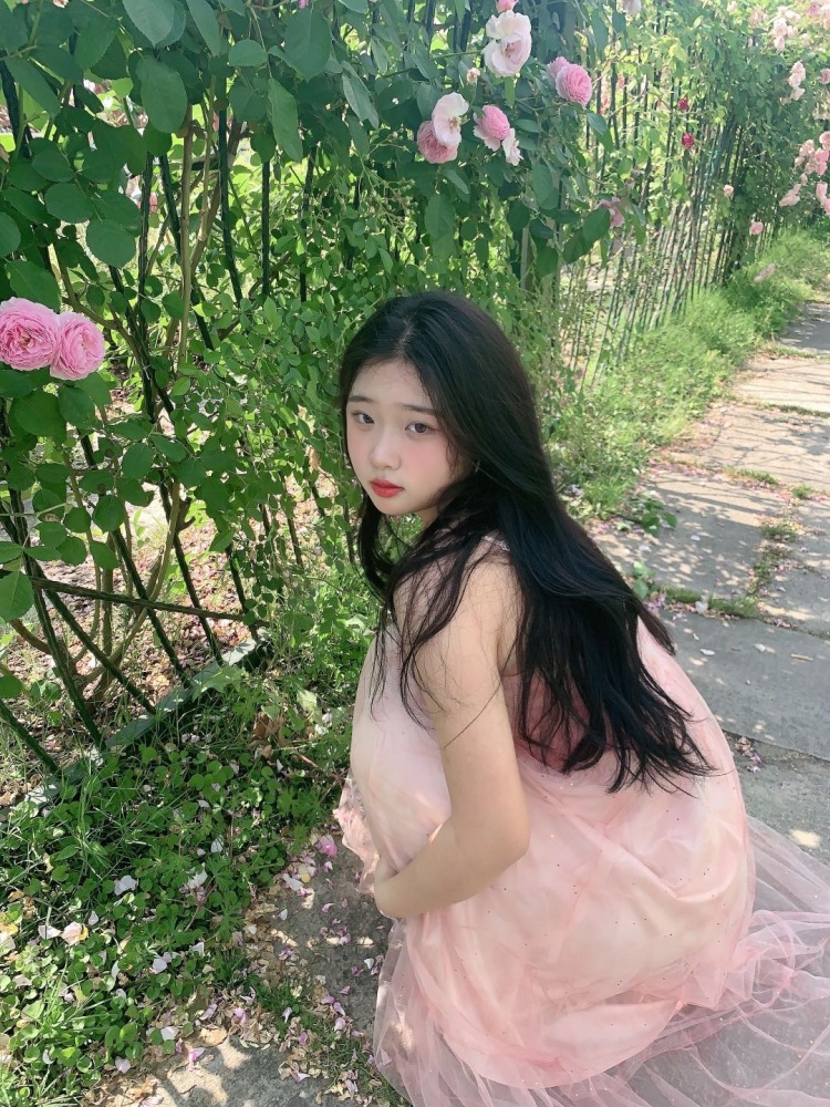 金猪猪侠-浙江省·杭州市·萧山区-抖音 *** 微博 -擅长化妆,穿搭,好物分享。接抖音和***。可以录美妆视频 ,美瞳分享/拍图,和发种草开箱推广,也可以探店打卡