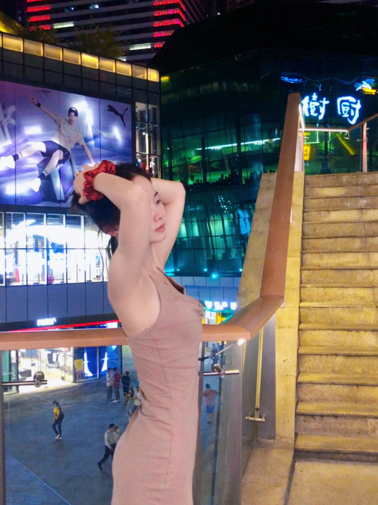 廾匸-贵州省·贵阳市·南明区-抖音、微博、快手-身        高：160cm
体        重：44kg
特        点：腿型直 腰纤细 
擅        长：拍照 修图
内        容：接寄拍 素人模特 
（喜欢尝试各种风格