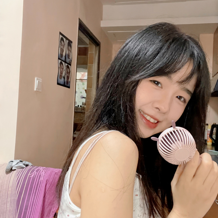 莫吉托-重庆市·重庆市·沙坪坝区-抖音 微博-我是一个长相甜美可爱的女生,风格百变,喜欢多种风格。喜欢拍照修图,也喜欢分享照片。有饰品寄拍的经验,有想法的商家请快来找我吧!