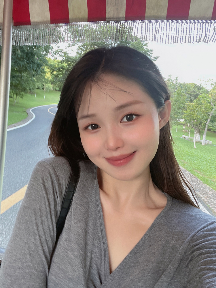 wulynn-广东省·广州市·白云区--一个爱拍拍的仙女🧚🏻‍♀️ 
广州 身高1.6 体重95，甜美可爱御姐性感风都可接