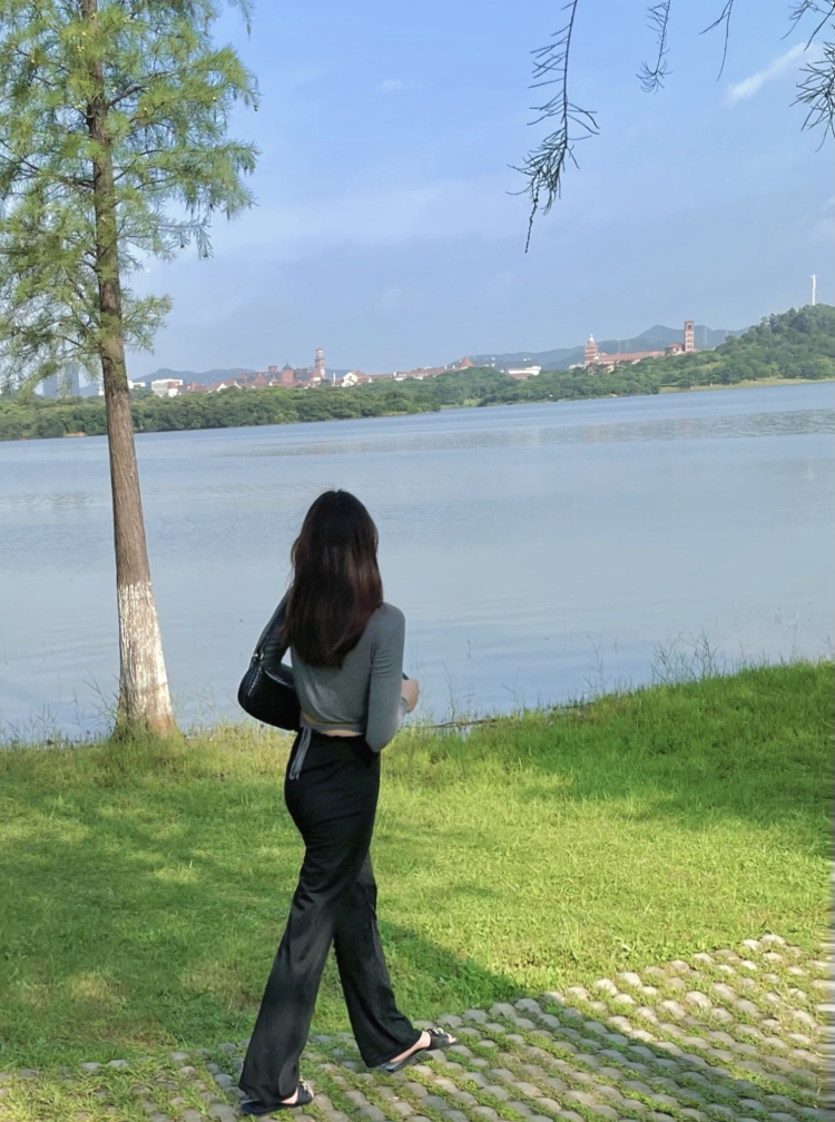 wulynn-广东省·广州市·白云区--一个爱拍拍的仙女🧚🏻‍♀️ 
广州 身高1.6 体重95，甜美可爱御姐性感风都可接