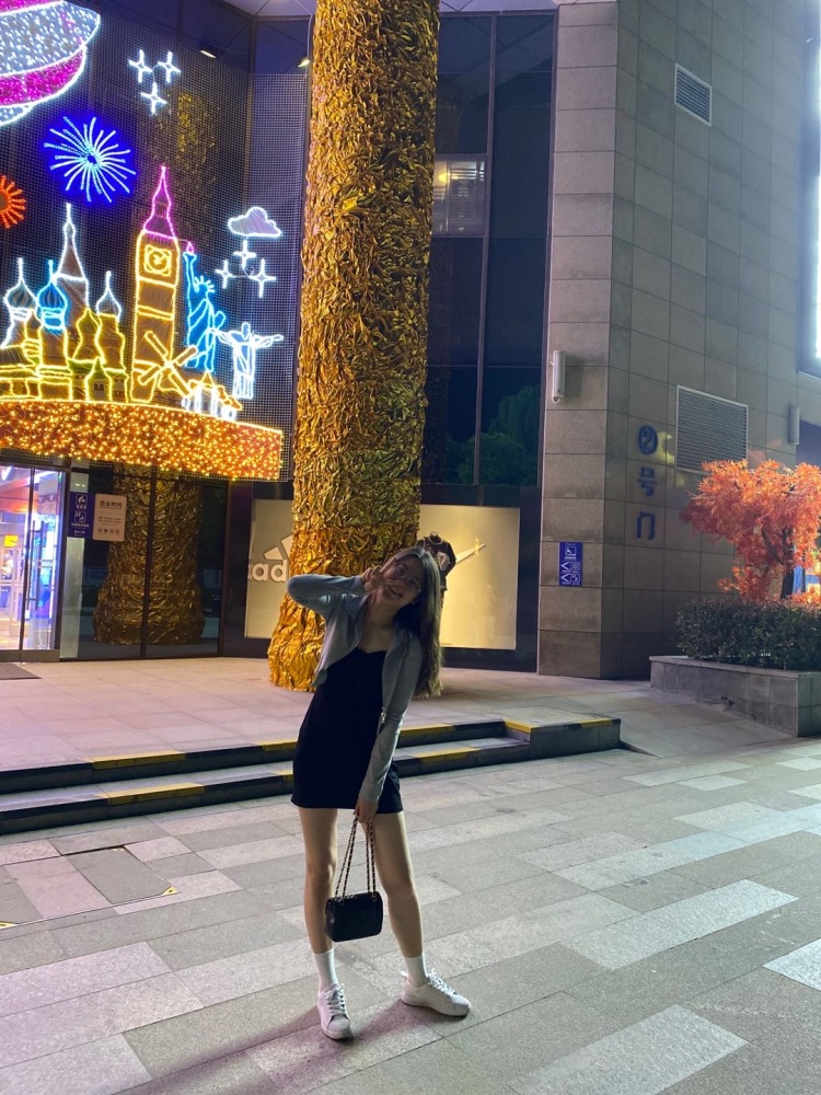 是木魚呀🌞-内蒙古自治区·乌兰察布市·兴和县--接单范围：淘宝寄拍（衣服，裤子 ，鞋，日用品等，）
本人身高175，合适拍长裤，拖地裤等
拍照风格为 温柔，甜美，职业，气质
适合修身种类的衣服