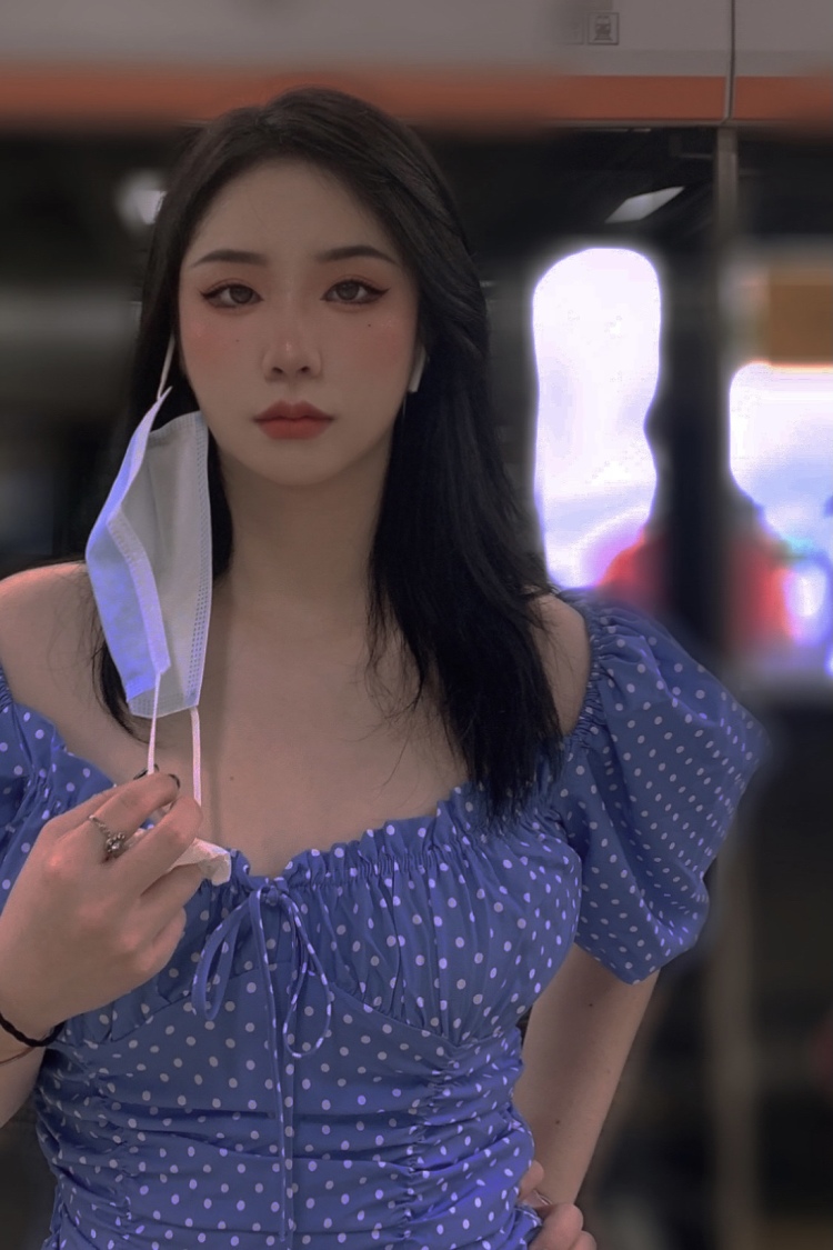 早川木奈子-广东省·珠海市·香洲区--平时喜欢拍照化妆 擅自p图 可以根据衣服来画不一样的妆容 可以接衣服 美瞳 鞋子 包包 饰品 彩妆的网拍
在玩的软件：抖音（163粉）小紅書 微博
身高161.110有點微胖  推廣微胖的衣服也可以接