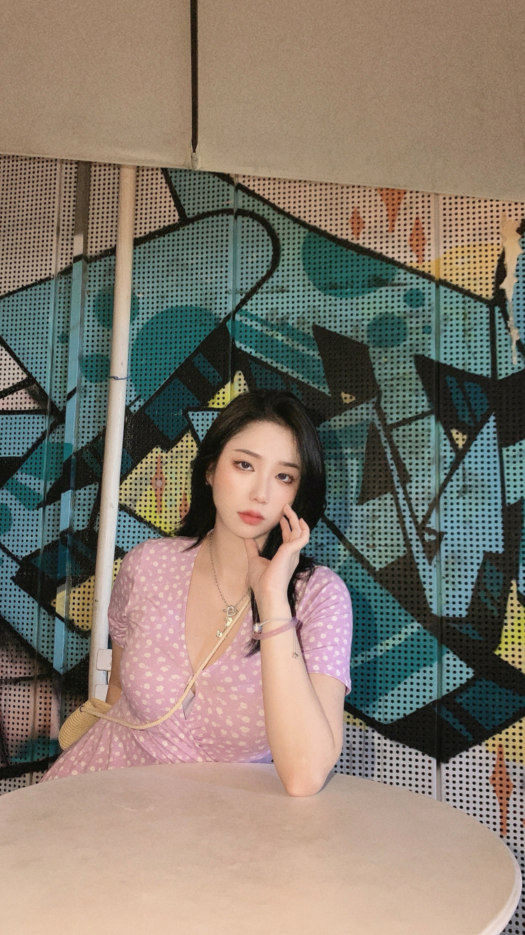 早川木奈子-广东省·珠海市·香洲区--平时喜欢拍照化妆 擅自p图 可以根据衣服来画不一样的妆容 可以接衣服 美瞳 鞋子 包包 饰品 彩妆的网拍
在玩的软件:抖音(163粉)小紅書 微博
身高161.110有點微胖 推廣微胖的衣服也可以接
