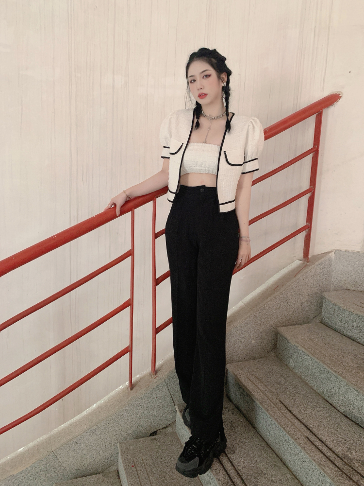 早川木奈子-广东省·珠海市·香洲区--平时喜欢拍照化妆 擅自p图 可以根据衣服来画不一样的妆容 可以接衣服 美瞳 鞋子 包包 饰品 彩妆的网拍
在玩的软件:抖音(163粉)小紅書 微博
身高161.110有點微胖 推廣微胖的衣服也可以接