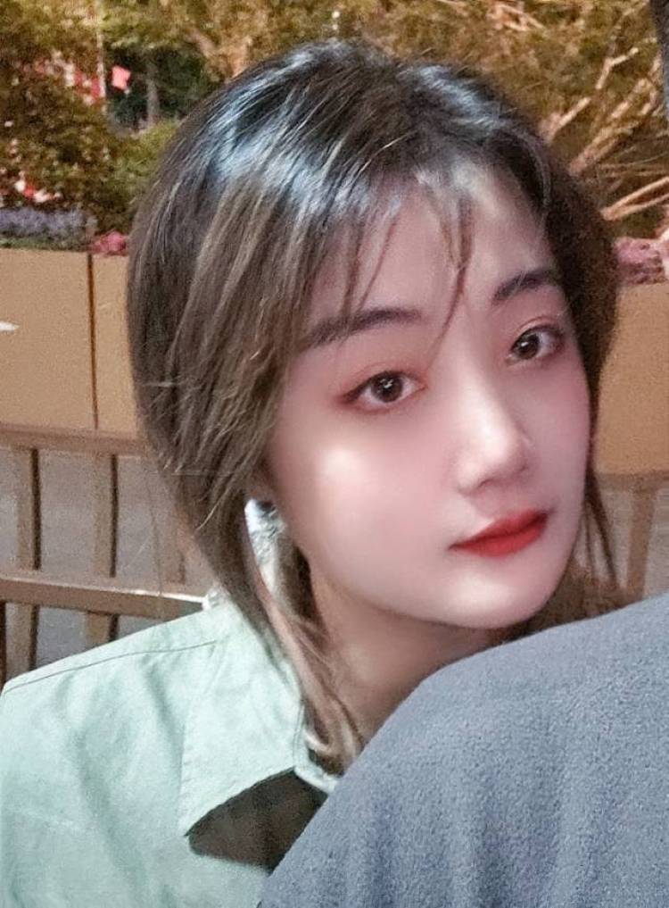 脆西瓜-江苏省·徐州市·沛县-萬事如意-抖音粉丝1000+,得物优质作品25,在校学生,身高172cm,体重75公斤,体重基数大但身体有曲线,可以接买家秀,淘宝测评,免费试用,种草笔记,得物抖音发布推广,校园推广