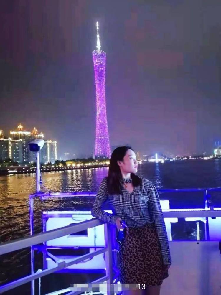 今晚月色真美🦚ww-广东省·广州市·番禺区-抖音  快手  微博  ***-本人有自己的主见，擅长唱歌有一定的绘画基础，艺术生，喜欢约拍，拍自己的小短视频，会剪辑，会ps，经常在抖音快手***等平台分享自己的生活，会写种草软文，自身的话之前也是短视频，文案这方面的一个运营者。