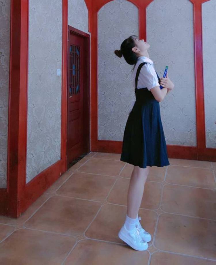 许七安-河南省·平顶山市·湛河区--表演系学生一枚，身高162，体重50kg，练过舞蹈瑜伽，爱拍照修图剪辑短视频