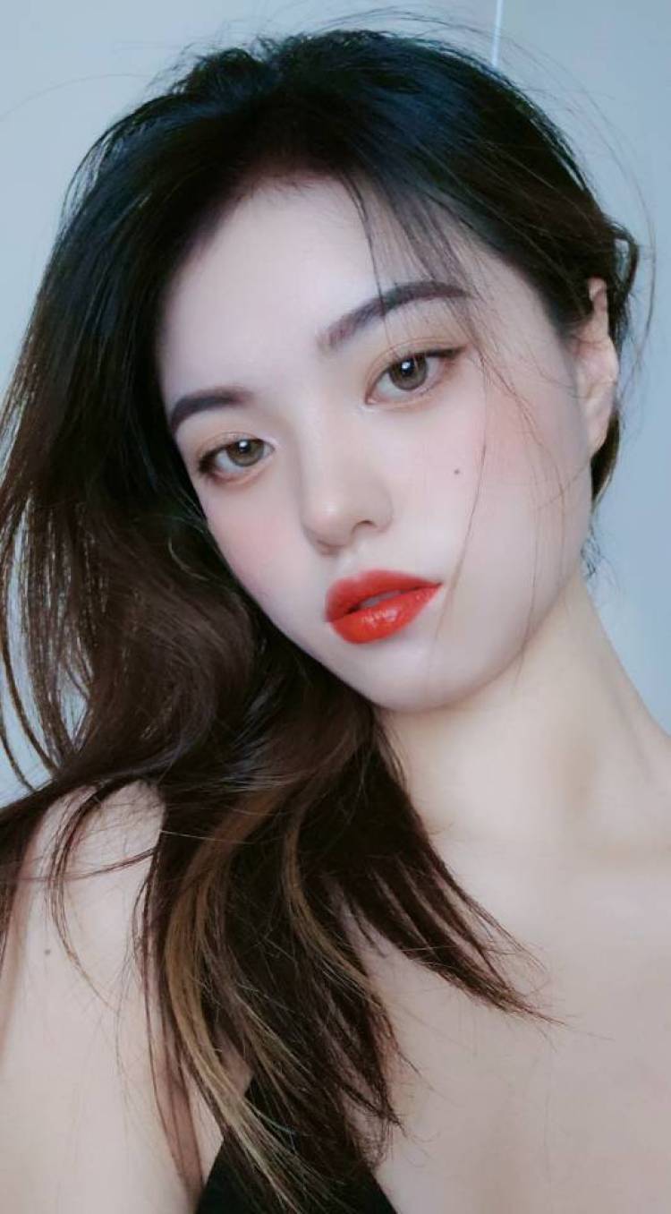 许七安-河南省·平顶山市·湛河区--表演系学生一枚,身高162,体重50kg,练过舞蹈瑜伽,爱拍照修图剪辑短视频