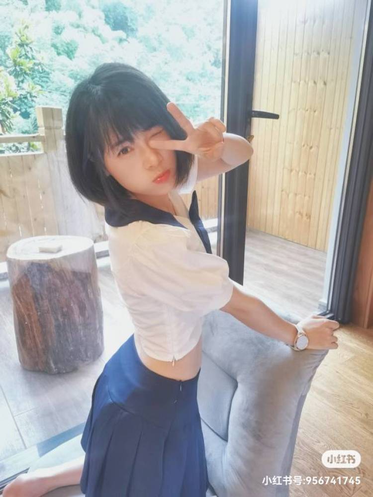 房小海-上海市·上海市·浦东新区-抖音、***、微信、微博-#可可爱爱的双子座女摄影师-房小海
一组自制的JK制服私房照,分享