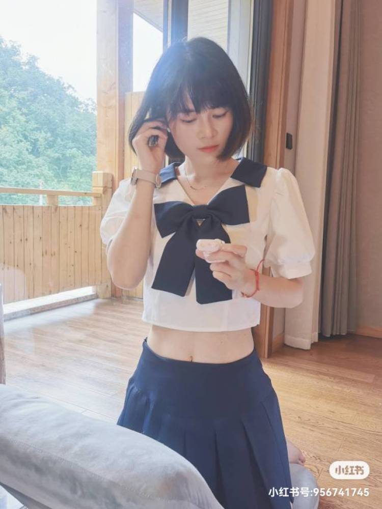 房小海-上海市·上海市·浦东新区-抖音、***、微信、微博-#可可爱爱的双子座女摄影师-房小海
一组自制的JK制服私房照,分享