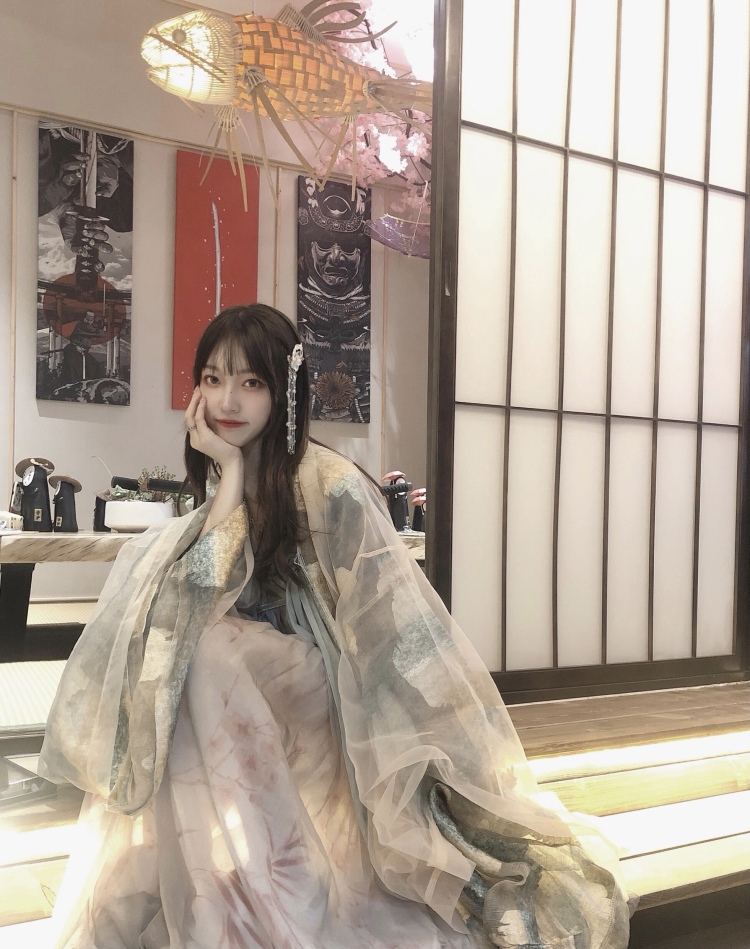 小锤子-河南省·郑州市·二七区-抖音 微博 ***-喜欢拍照，擅长各种风格穿搭，可接寄拍，种草，买家秀都可以，有***和抖音账号，诚信第一，出图快。