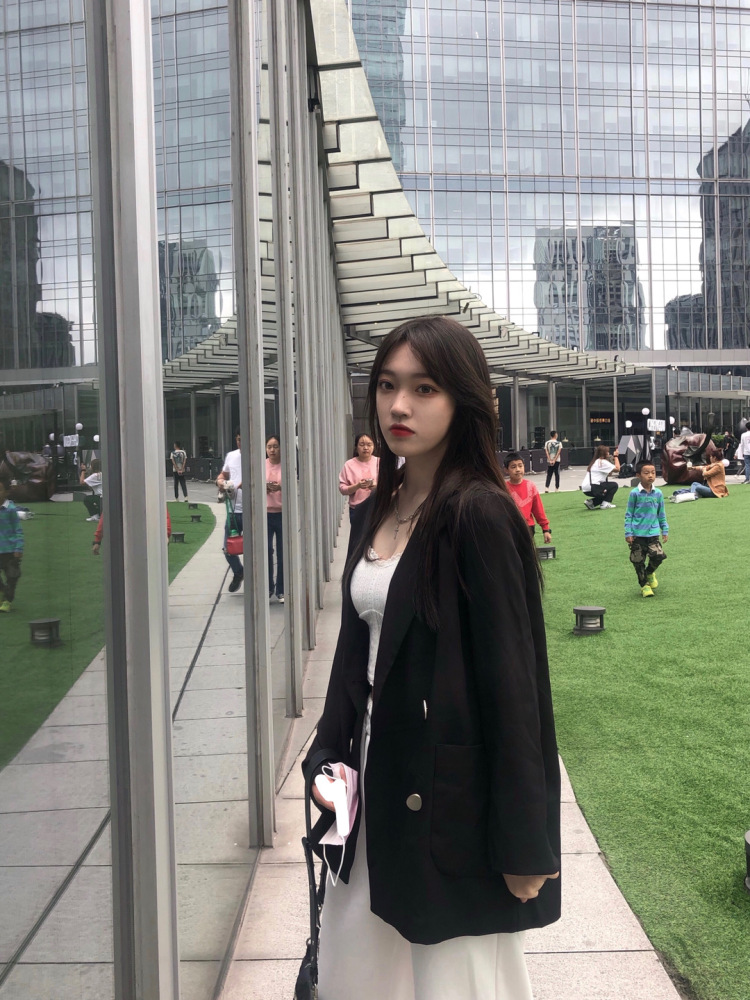 小锤子-河南省·郑州市·二七区-抖音 微博 ***-喜欢拍照，擅长各种风格穿搭，可接寄拍，种草，买家秀都可以，有***和抖音账号，诚信第一，出图快。
