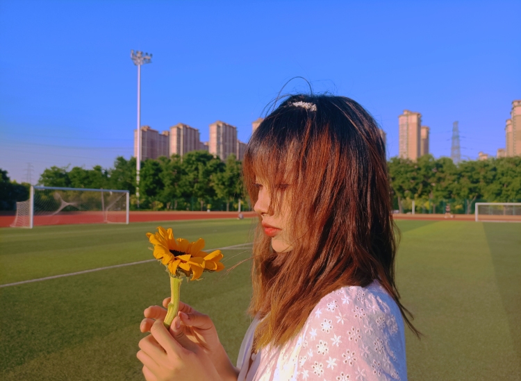 杨一一-天津市·天津市·滨海新区-抖音-有抖音和***账号，喜欢拍照P图，擅长各类风格穿搭，可接买家秀，寄拍模特，探店打卡。