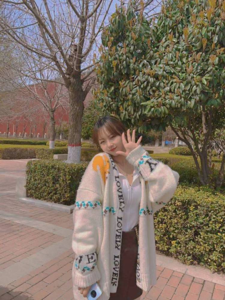 杨一一-天津市·天津市·滨海新区-抖音-有抖音和***账号,喜欢拍照P图,擅长各类风格穿搭,可接买家秀,寄拍模特,探店打卡。