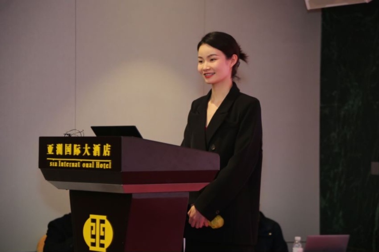 一只长颈🦒-广东省·深圳市·福田区-***-大家好!我是一只长颈鹿🦒
身高171体重98
时间自由,随时接单
有抖音和***账号,平时喜欢拍照,喜欢各类风格穿搭,可接买家秀,寄拍模特,探店打卡,软文推广等。
艺名:一只长颈🦌