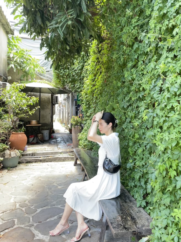 一只长颈🦒-广东省·深圳市·福田区-***-大家好!我是一只长颈鹿🦒
身高171体重98
时间自由,随时接单
有抖音和***账号,平时喜欢拍照,喜欢各类风格穿搭,可接买家秀,寄拍模特,探店打卡,软文推广等。
艺名:一只长颈🦌