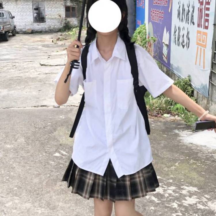 Gin-广东省·清远市·清城区--可以拍衣服、包包、裙子、鞋子,首饰,拍完不满意可以按照你的要求修改或者重拍,拍到你满意为止