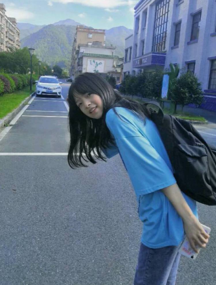 Gin-广东省·清远市·清城区--可以拍衣服、包包、裙子、鞋子,首饰,拍完不满意可以按照你的要求修改或者重拍,拍到你满意为止