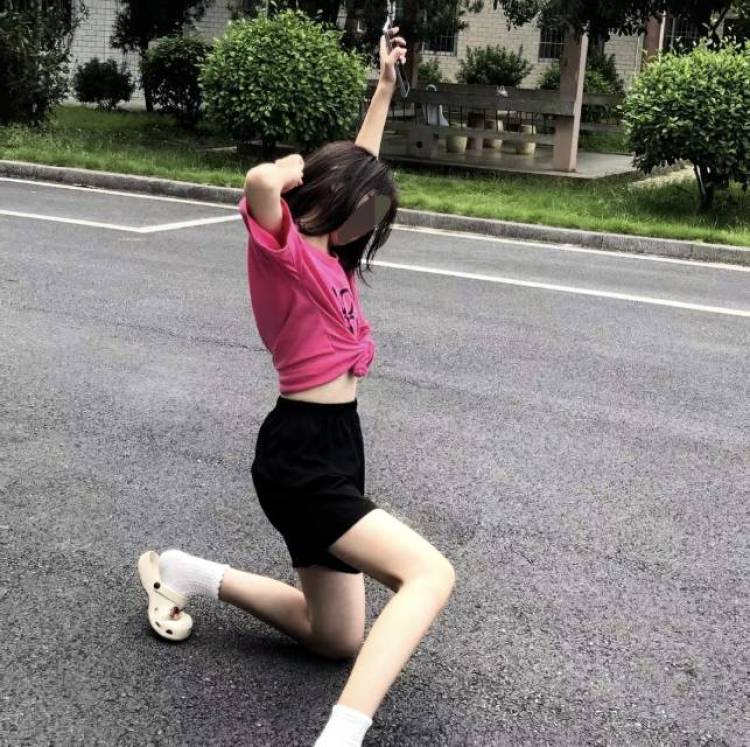 Gin-广东省·清远市·清城区--可以拍衣服、包包、裙子、鞋子,首饰,拍完不满意可以按照你的要求修改或者重拍,拍到你满意为止