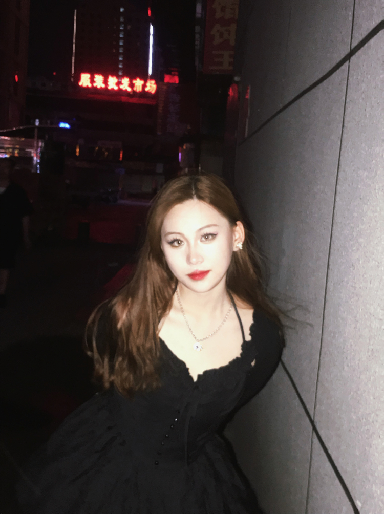 Suki-湖南省·怀化市·鹤城区--接单：各类买家秀 服装饰品美妆类为主
P图技术好 图片高清有质感