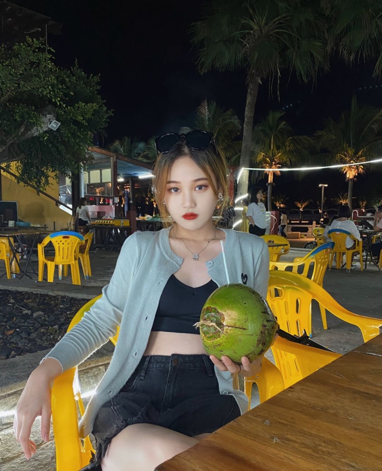 QIAN-广东省·广州市·南沙区--个人兴趣：平时喜欢探店，拍照。
接单范围：买家秀。
小红薯、斗音、快首都有号。